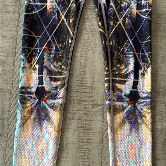 Niyama Sol Black and Gray Leggings with Intricate Patterns - Picture 4 of 8